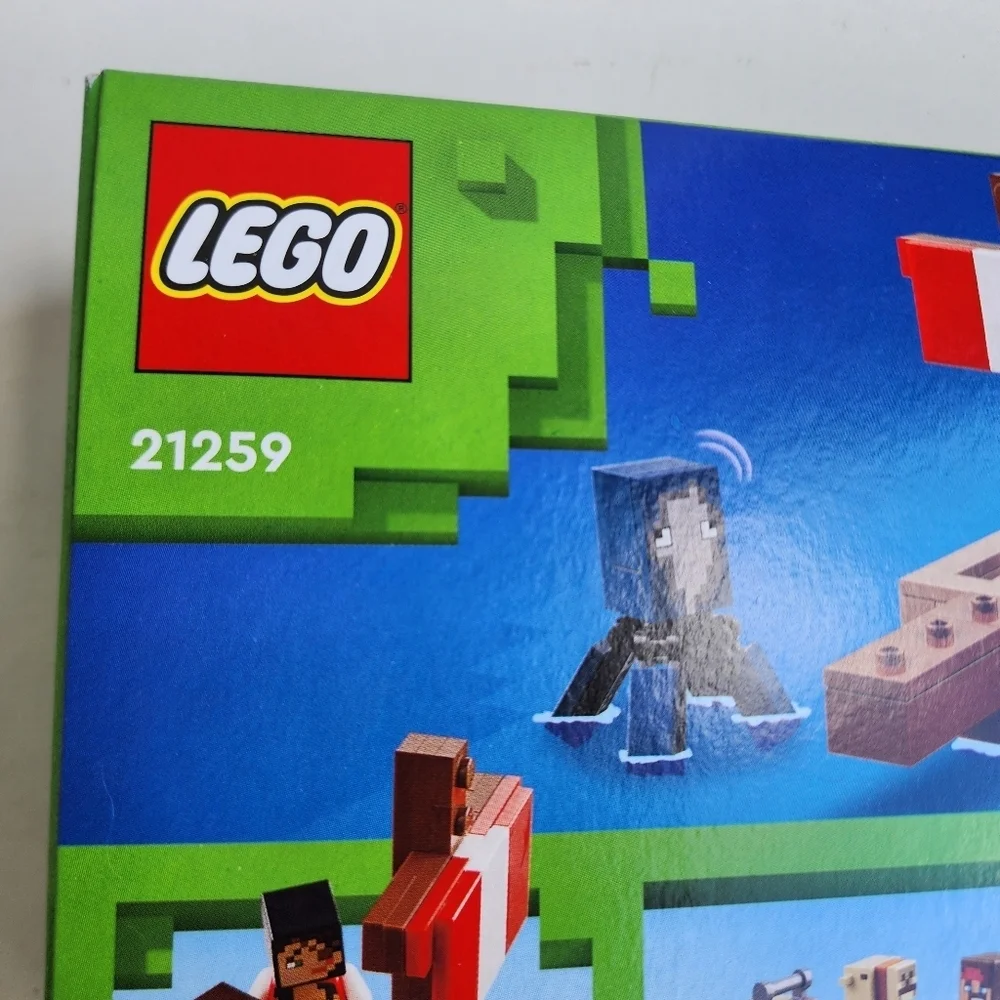New **sealed** LEGO Minecraft: The Pirate Ship Voyage (21259)